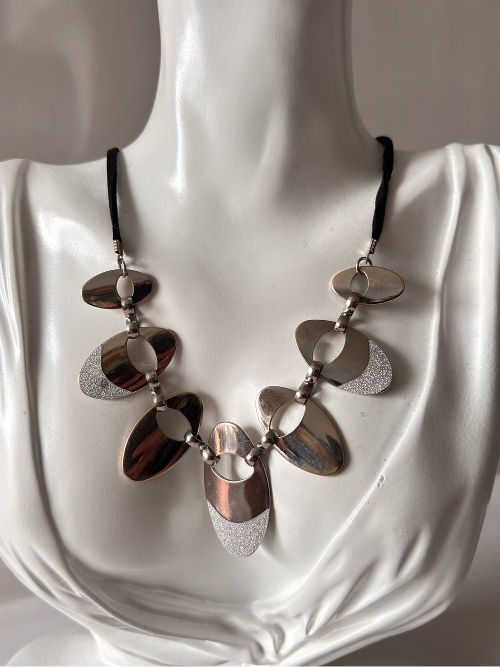 🌷5/25$ Modern look silver tone suede cord necklace